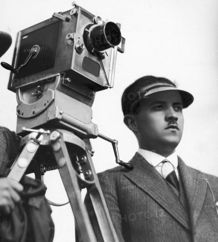 Henryk Szaro, theater and film director. Situational photography (during work). Film camera visible from the side ca. 1931