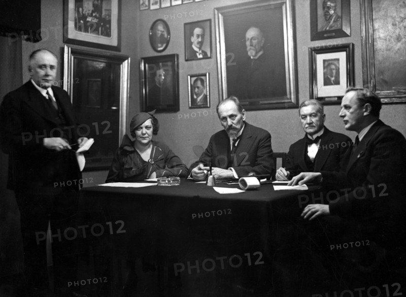 General meeting of members of the Society, presidium: Ferdynand Ossendowski (standing), Maria Szpyrkówna, Jan Lorentowicz (third from the right), S. Falat, A. Dzieciolowski. Society of Polish Writers and Journalists. Warsaw, March 27, 1935