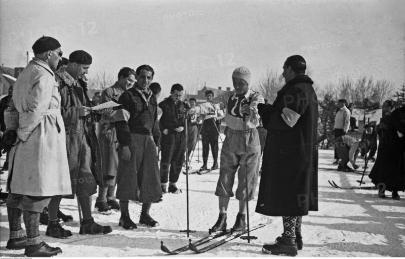 International Skiing Competition for the Polish Championship in Zakopane. Bronislaw Czech at the start of the competition ca. 1933
