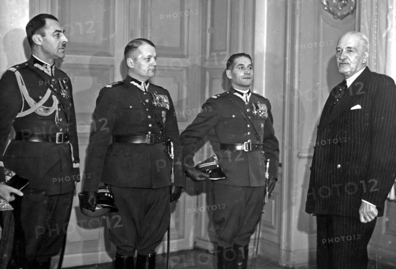 President Ignacy Moscicki (1st on the right) surrounded by the head of the Military Cabinet ca. 1938