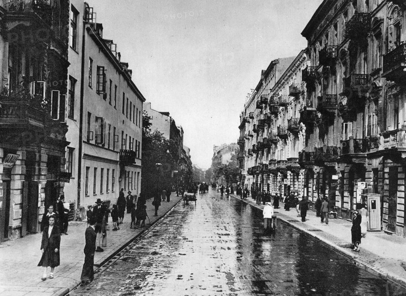 Nowolipki Street scene in Warsaw ca. 1935