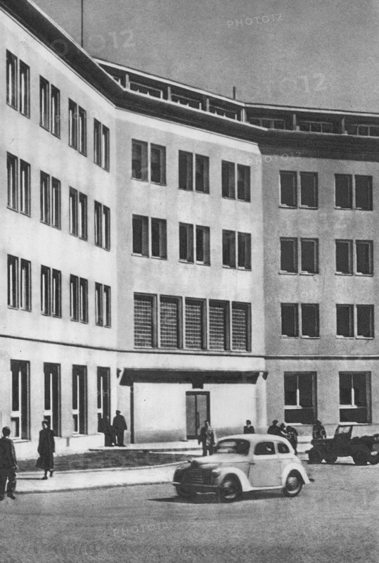 The building of the former Universal Mutual Insurance Company at ul. Kopernika 36/40 in Warsaw ca. late 1940s