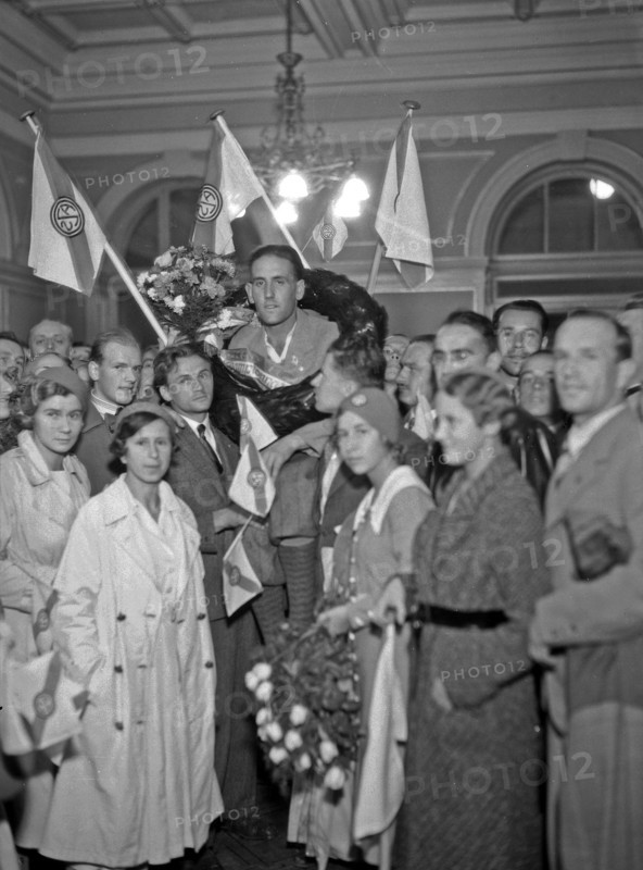 Roger Verey at Krakow station ca. August 1933