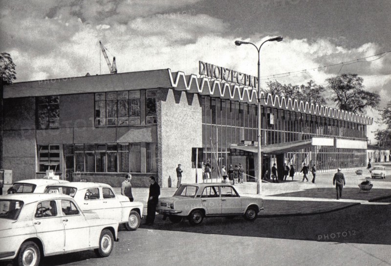 The train station in Zielona Góra at the turn of the 1960s and 1970s.