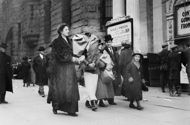 Date: 1910-1915 - Xmas Dinners from Salvation Army