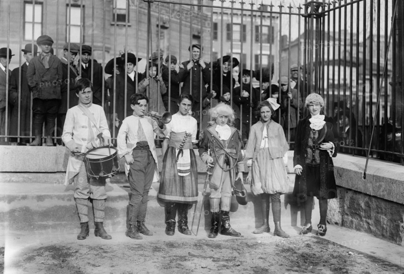 Children's fete, Gaynor Park ca. 1913