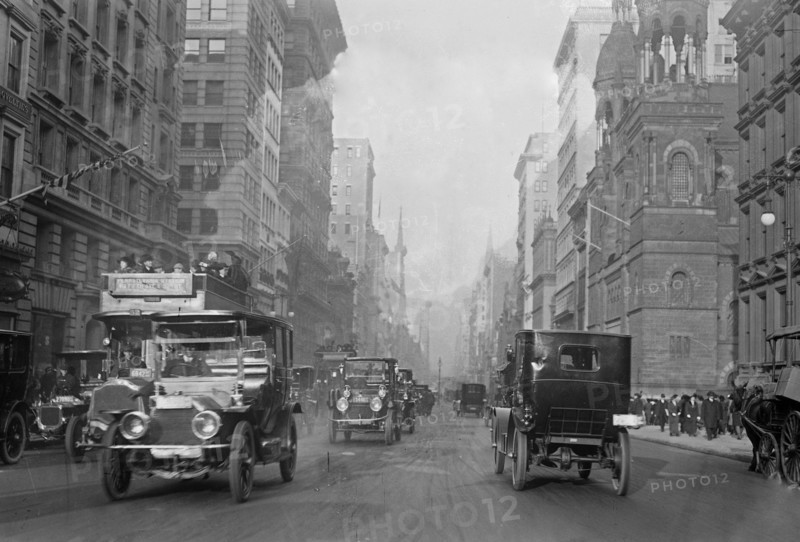Date: 1910-1915 - 5th Ave. at 42nd St. in New York City 1910s