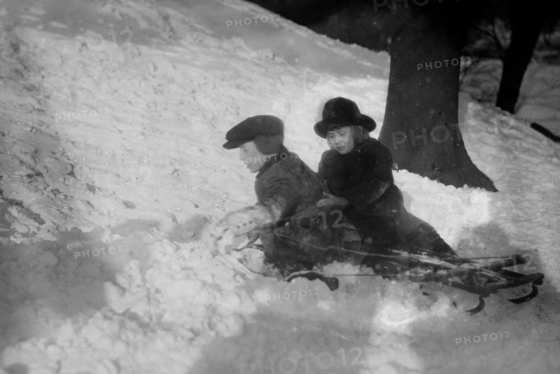 Date: 1910-1915 - A spill - Central Park