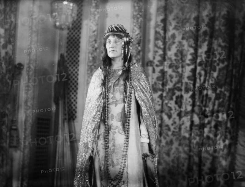 Mrs. Herbert Stone ca. 1910-1915