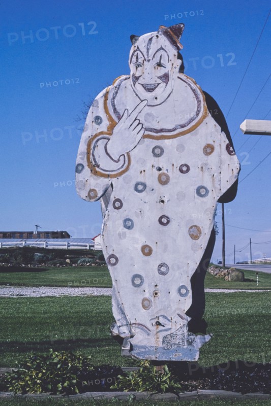 1980s United States -  Lyn Kat Antique Shop, clown sign, Route 30, Abbottstown, Pennsylvania 1989