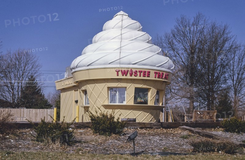 1990s America -  Twistee Treat Ice Cream Stand, Saint Joseph, Missouri 1996