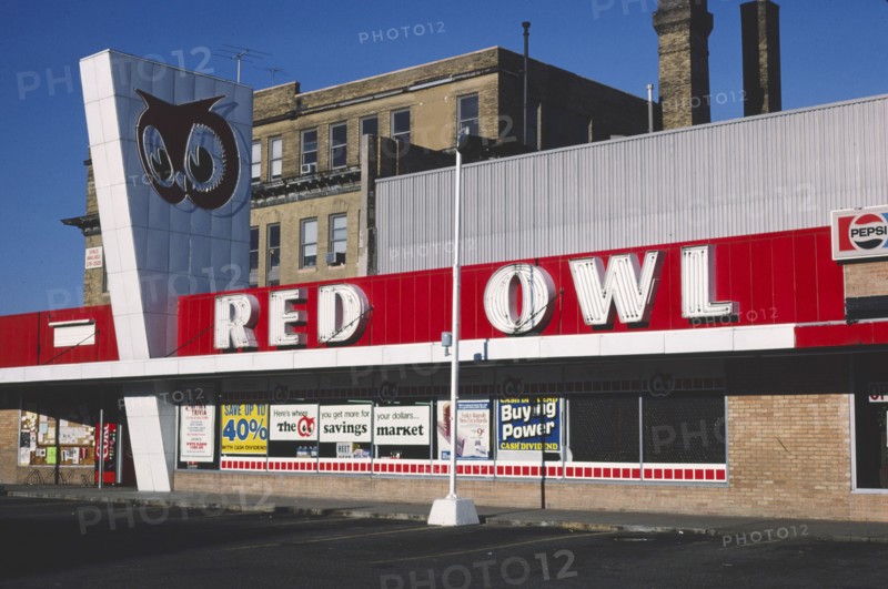 1980s America -  Red Owl Super Market, Minneapolis, Minnesota 1981