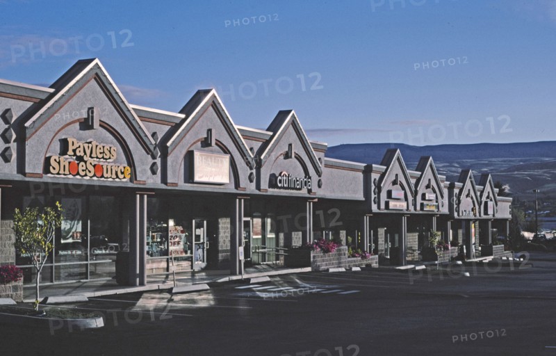 2000s America -  Halle Center Strip Mall (Payless Shoe Source, Citi Financial), Wenatchee, Washington 2003