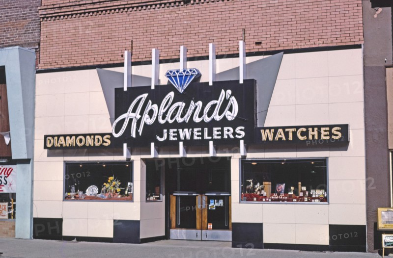 1980s America -  Apland's Jewelers, Cottage Grove, Oregon 1987