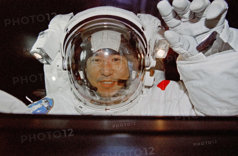 Scott and Doi conduct second EVA activities.