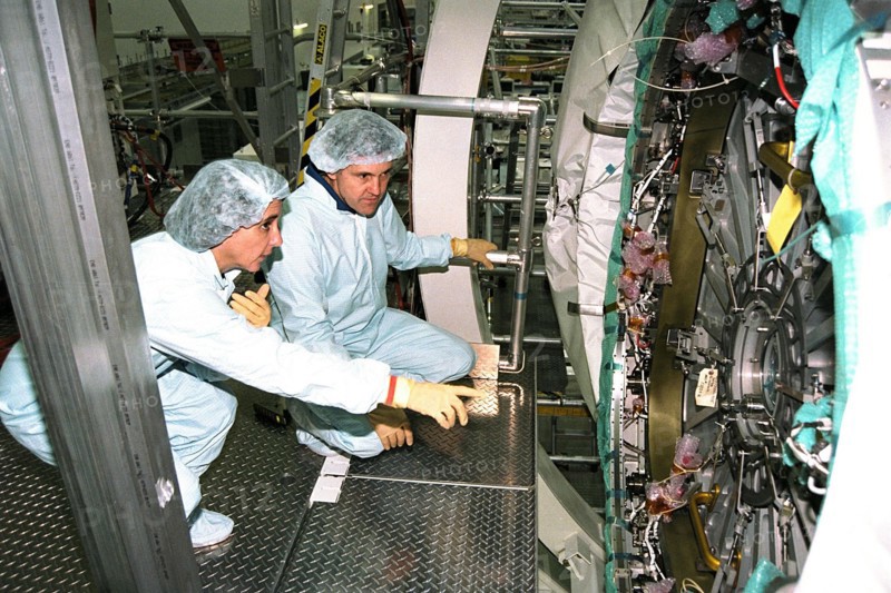 Mission Specialist Nancy Currie and Commander Bob Cabana participate in the Crew Equipment Interface Test (CEIT) for STS-88 in KSC's Space Station Processing Facility ca. 1997