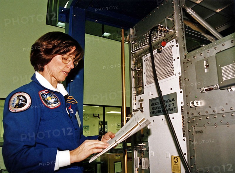 STS-89 Mission Specialist Bonnie Dunbar, Ph.D., participates in the Crew Equipment Interface Test (CEIT) in front of the Real-time Radiation Monitoring Device (RRMD) at the SPACEHAB Payload Processing Facility ca. 1997