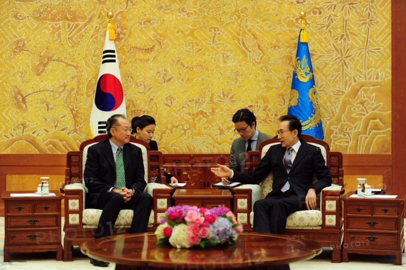 Reportage: Dr. Jim Yong Kim, U.S. Nominee for the World Bank Presidency on "global listening tour" - Dr. Jim Yong Kim meeting with South Korean President Lee Myung-Bak