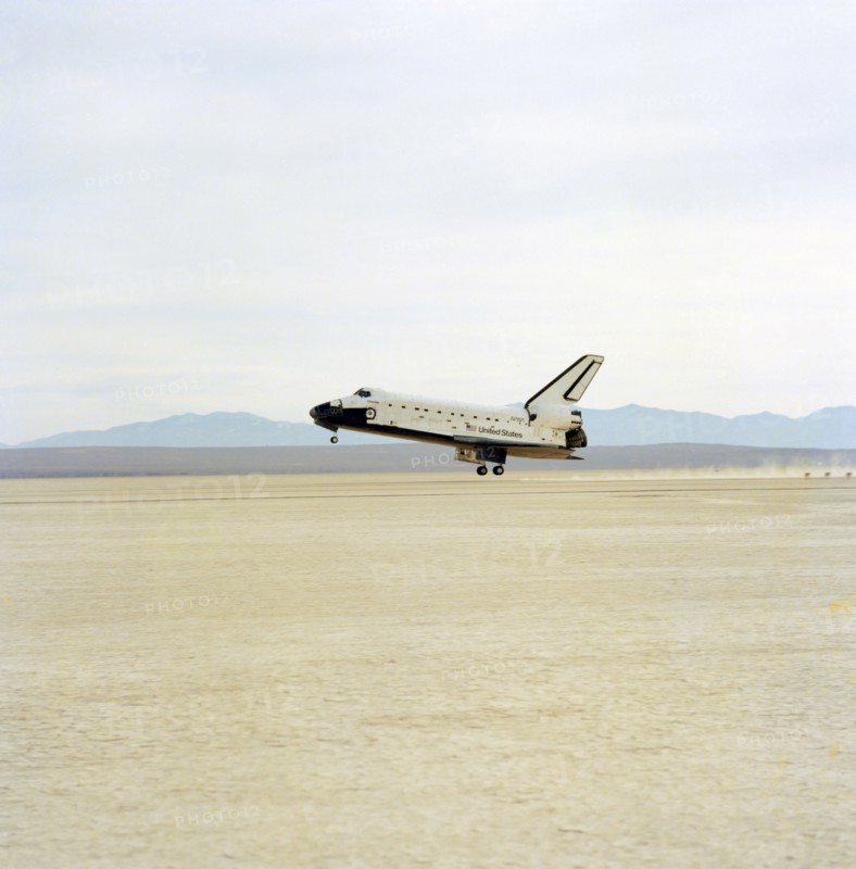 STS-44 Atlantis, OV-104, glides to a landing on runway 05 at EAFB, California