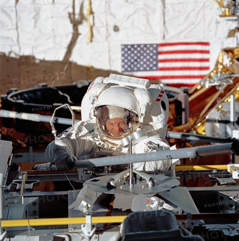 (14 May 1992) --- Astronaut Thomas Akers, STS-49 mission specialist, grabs a strut device as fourth period of extravehicular activity (EVA) gets underway in the Space Shuttle Endeavour's cargo bay.