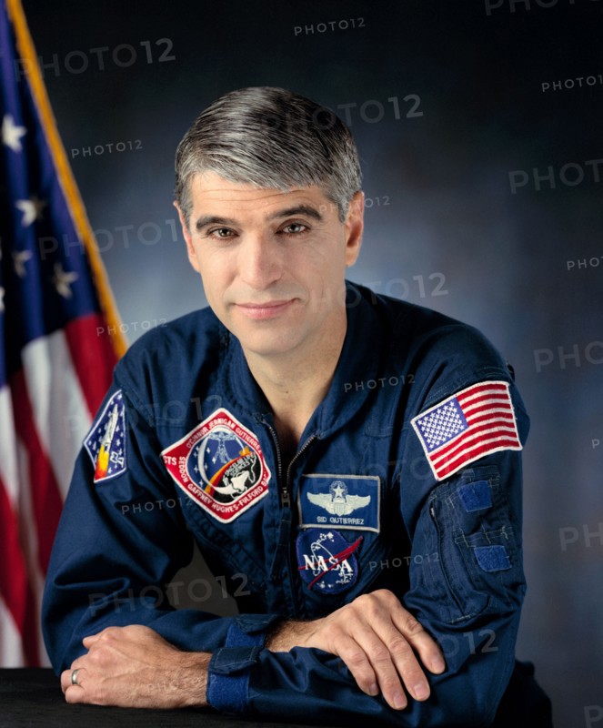 1991 - Official portrait of Astronaut Sidney M. Gutierrez