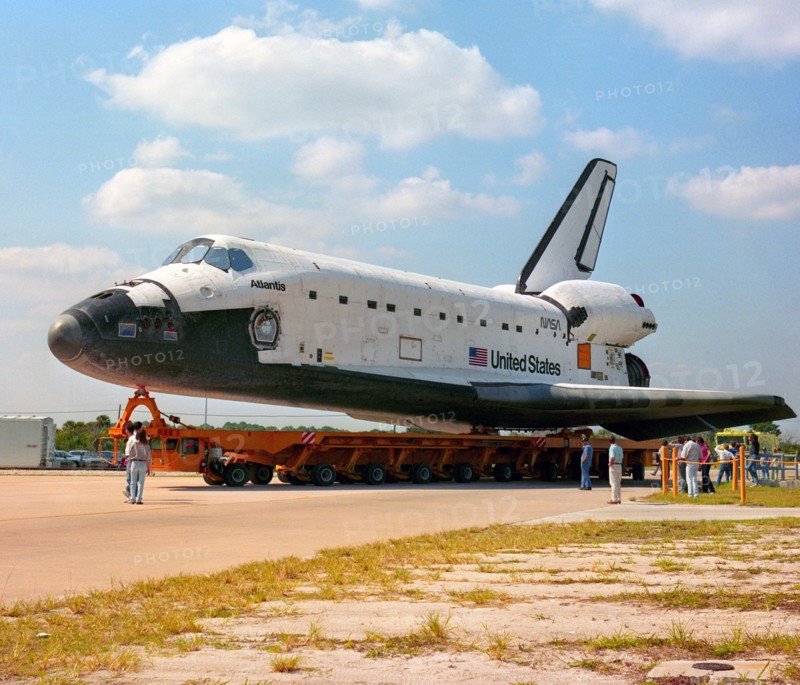 STS-44 Atlantis, Orbiter Vehicle (OV) 104, is moved from KSC's OPF