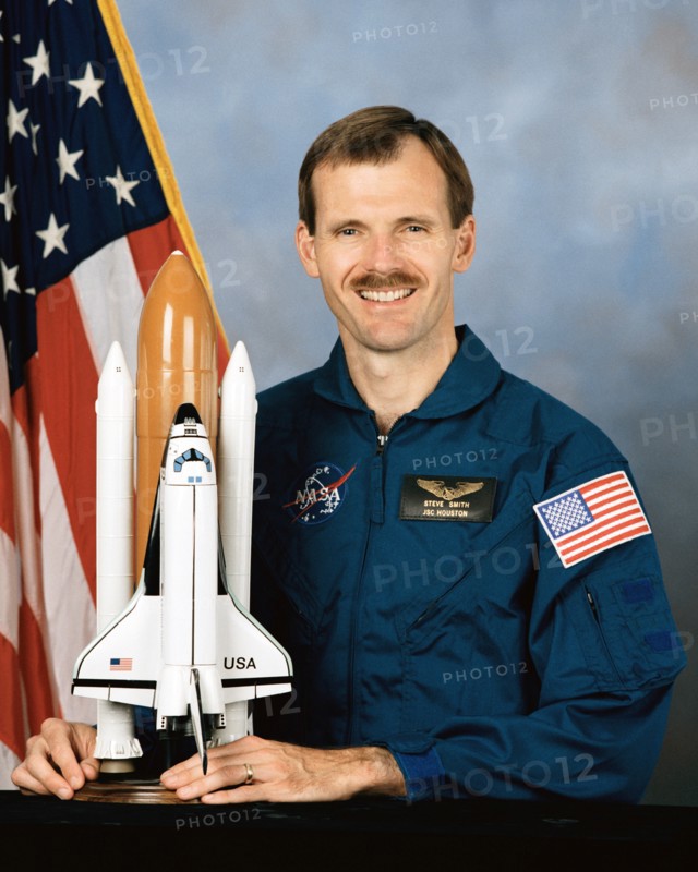 Offical portrait of astronaut candidate (ASCAN) Steven L. Smith
