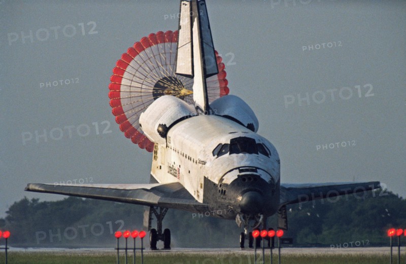 STS-50 Columbia, OV-102, landing with drag chute deploy at KSC SLF runway 33