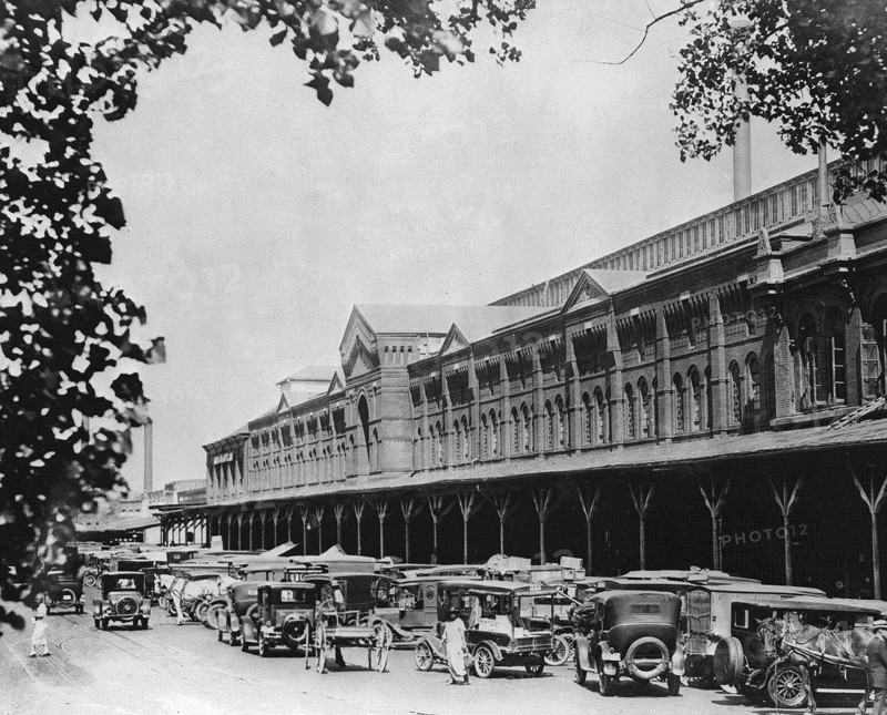 October 1922 - View of South Side of Center Market. This shows the size of the building; the curb and sidewalk space under the shed covering is set aside for the use of farmers.
