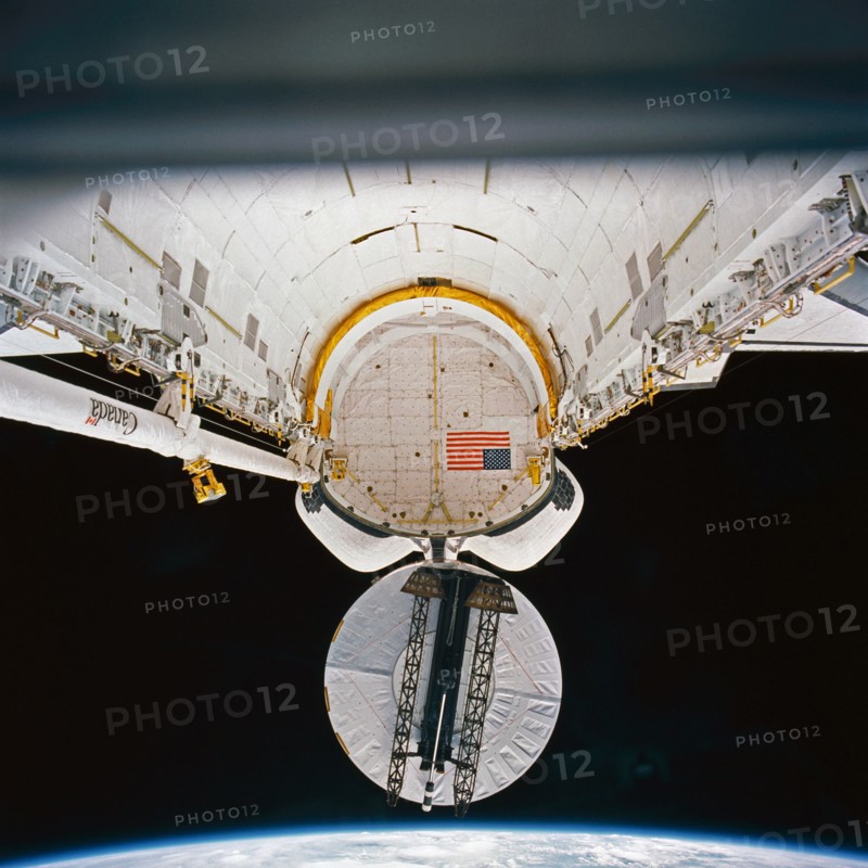 STS-32 SYNCOM IV-5 is deployed from Columbia's, OV-102's, payload bay