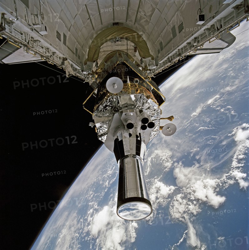 1991 - STS-44 DSP / IUS spacecraft tilted to predeployment position in OV-104's PLB