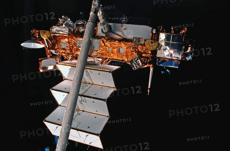STS-48 Upper Atmosphere Research Satellite (UARS) grappled by OV-103's RMS