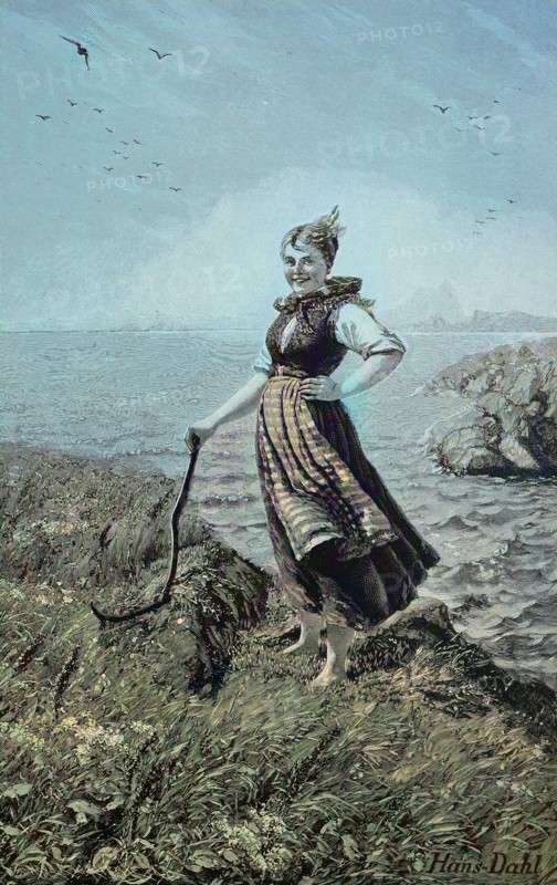 Eine Bauersfrau beim Mähen an der Küste der Nordsee