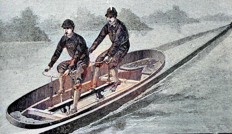 Pedal motor boat with screw propeller