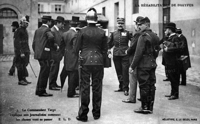 Commandant Targe Speaks to Journalists