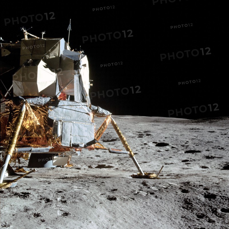 (5 Feb. 1971) --- An excellent view of the Apollo 14 Lunar Module