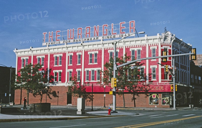 Wrangler Western Wear Lincolnway & Capitol Drive Cheyenne Wyoming ca. 2004