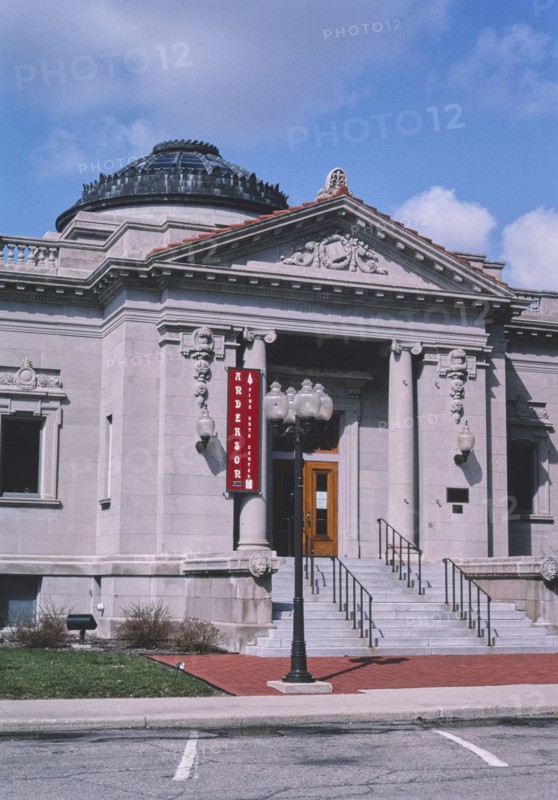 Carnegie Library central vertical detail view Anderson Indiana ca. 2004