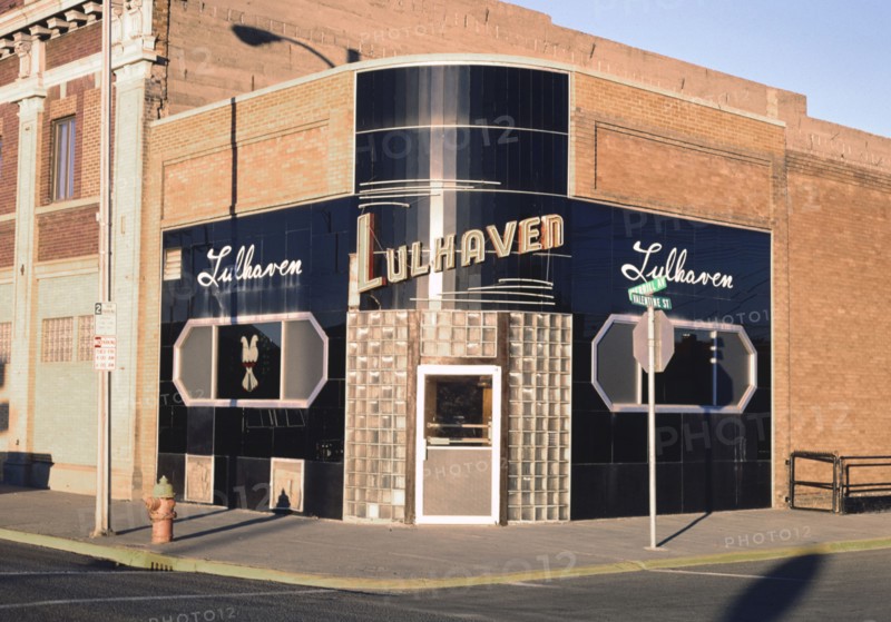 1980s America -  Lulhaven Bar