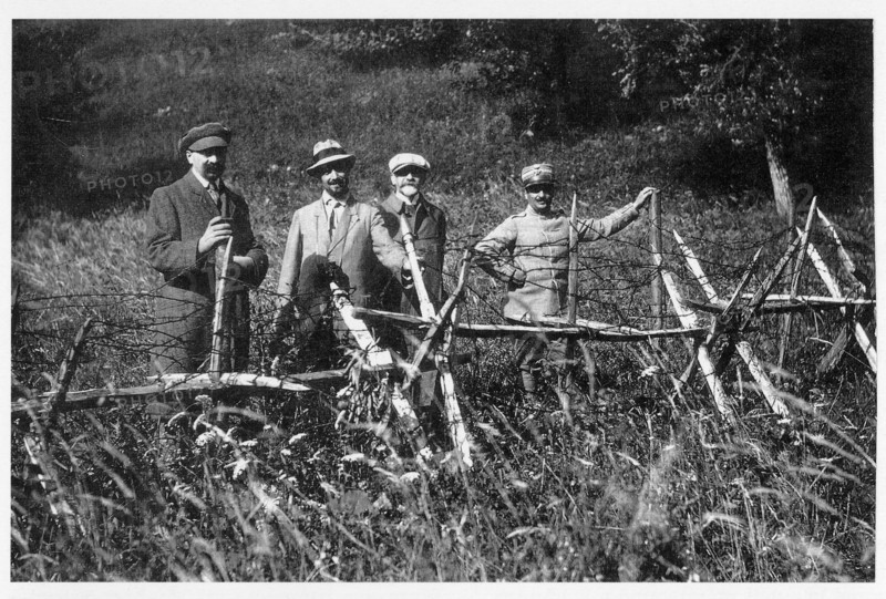 Visit of war correspondents at the front