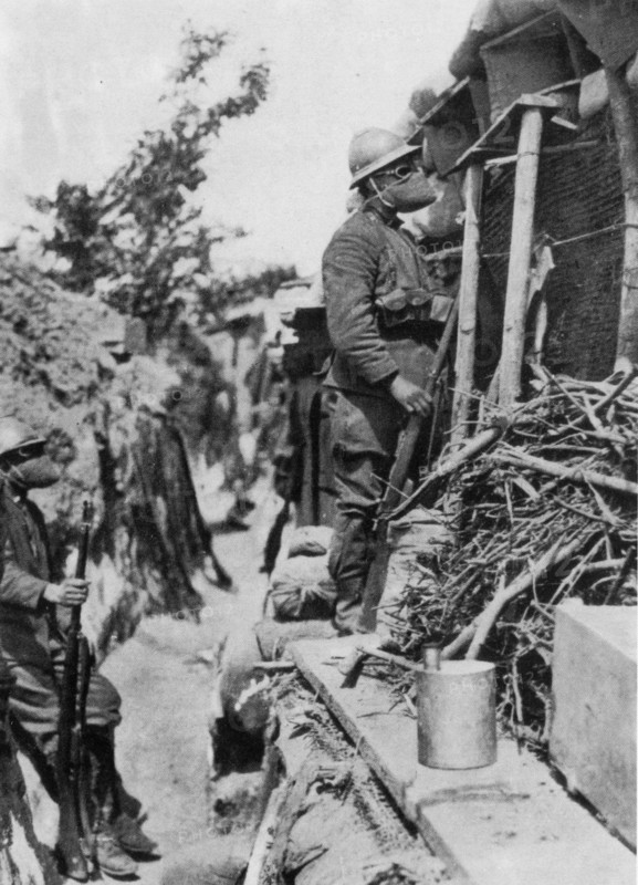 In the trenches with the first gas masks