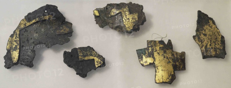 Gold-plated bronze fragments
