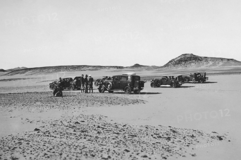 excursion à l'oasis de cufra, convoi tci se déplaçant vers le gebel el maghen, 1935