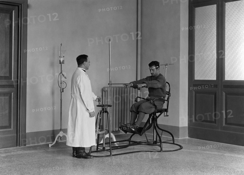 un test d'aptitude à l'institut médico-légal de l'armée de l'air benito mussolini, datant d'environ 1930
