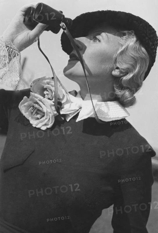 la mode des "années trente", un motif qui revient dans le courant du revival, ou "reflux", soutenu par une grande tendance cinématographique, 1935.