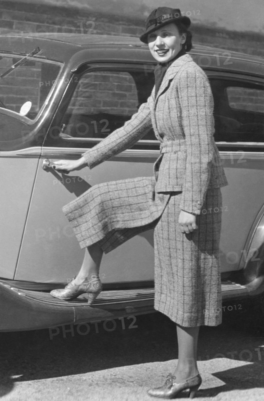 la mode des "années 30", un motif qui est revenu dans le courant du revival, ou "reflux", soutenu par une importante industrie cinématographique. 1935