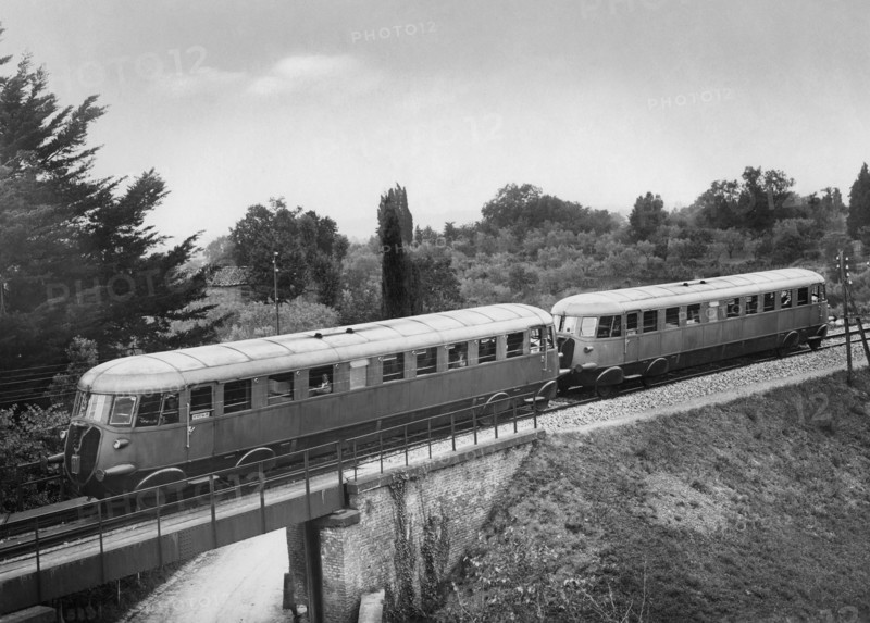 l'un des fameux littorine, comme on appelait les premiers wagons, construits à turin par fiat, qui en quelques décennies était devenu la première industrie du pays 1915-40
