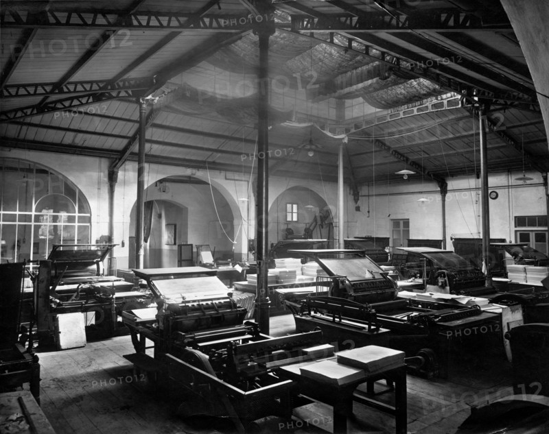 la salle des machines lithographiques de l'institut géographique militaire de florence. 1915-1940