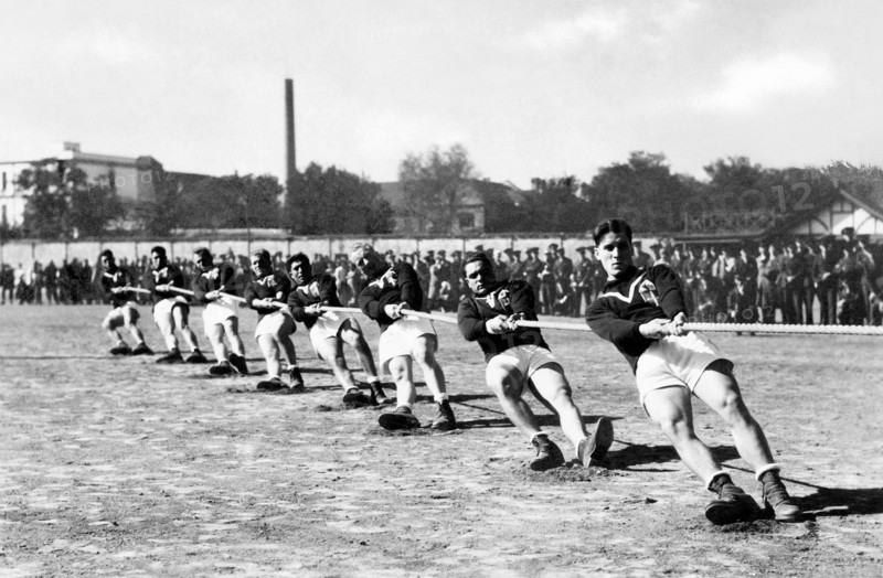 italy, siena, tug of war italian team, 1940
