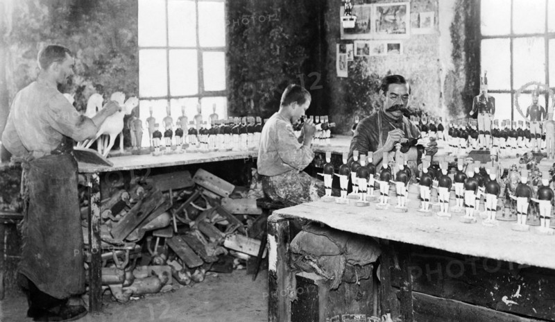 toys factory, 1910-1920